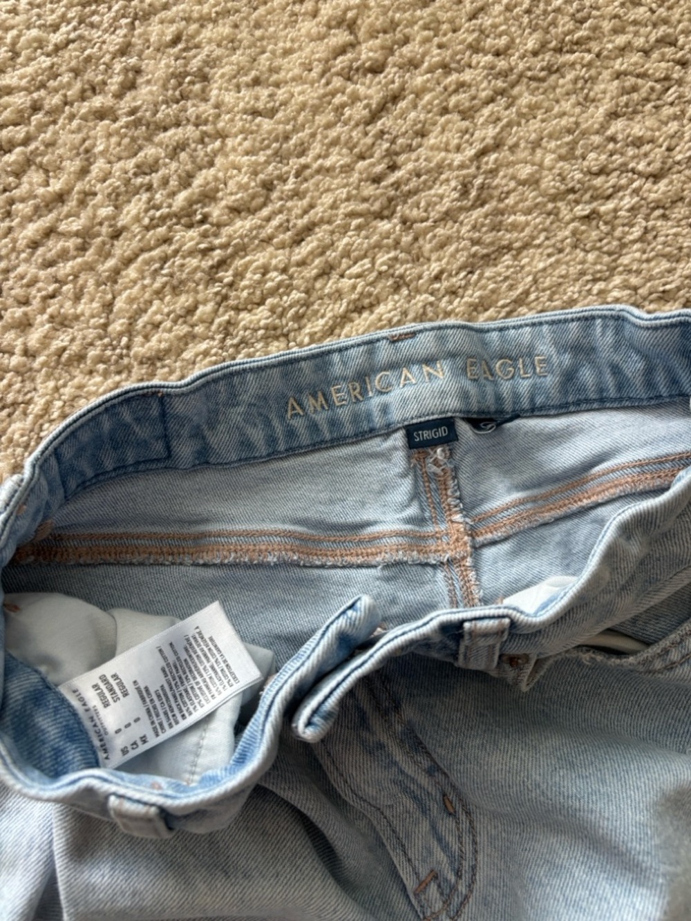 American Eagle Strigid Ripped Mom Jean - Picture 2 of 3